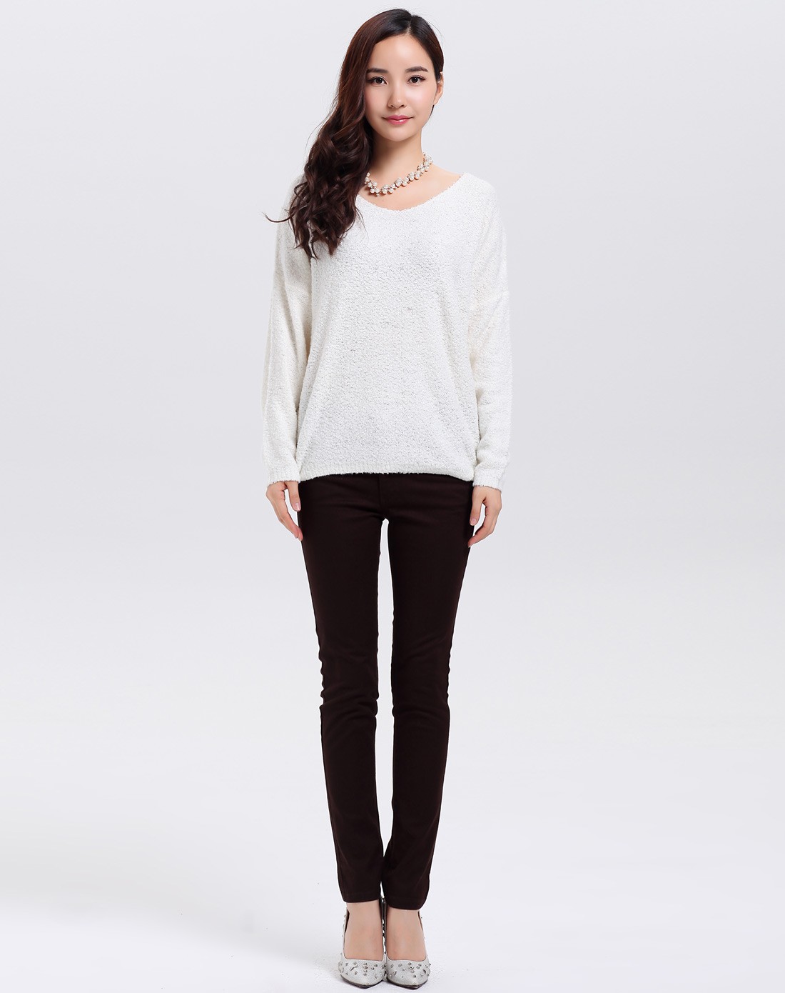 女款宽松休闲白色长袖针织衫
