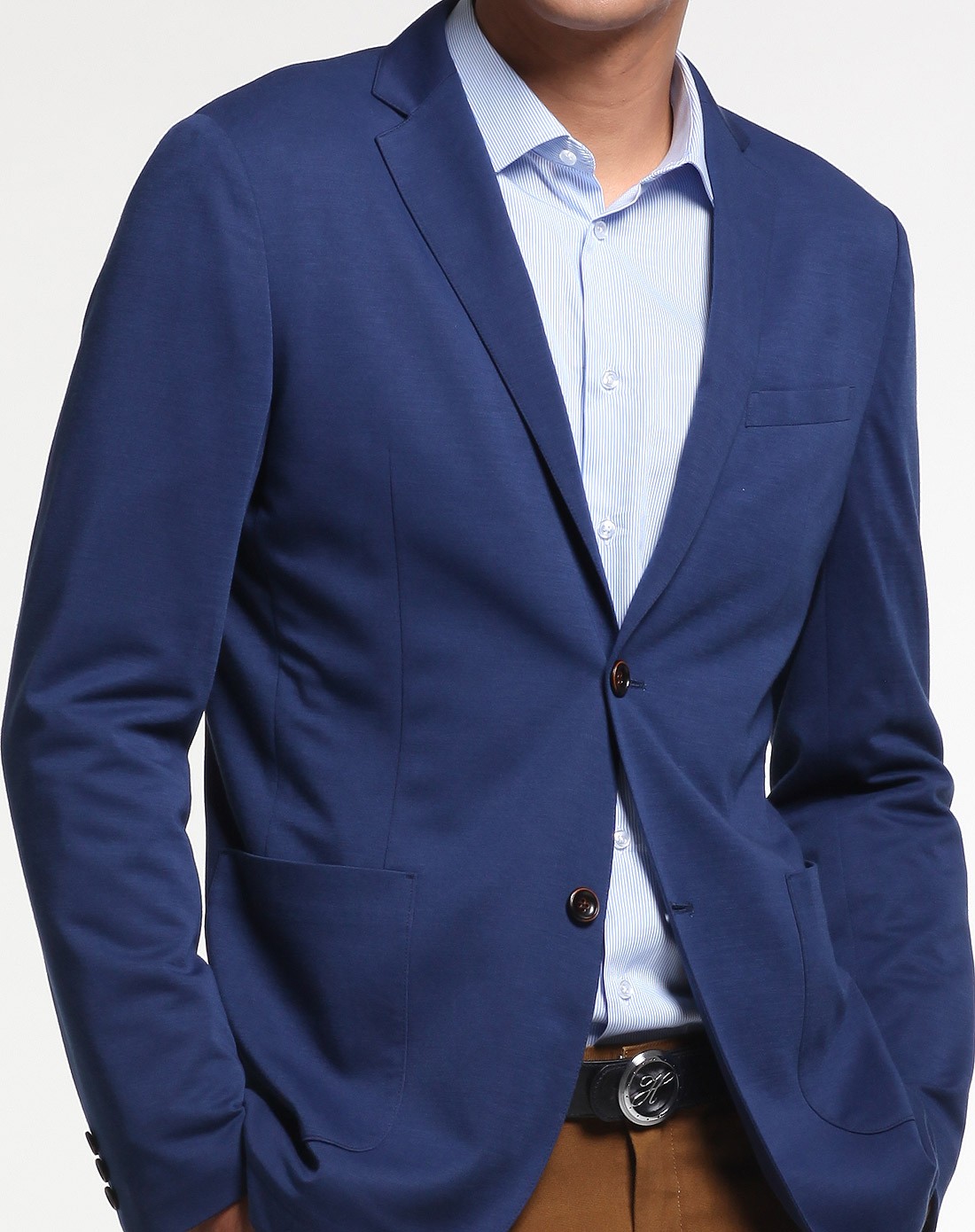 深宝蓝色轻便舒适时尚修身休闲轻西服