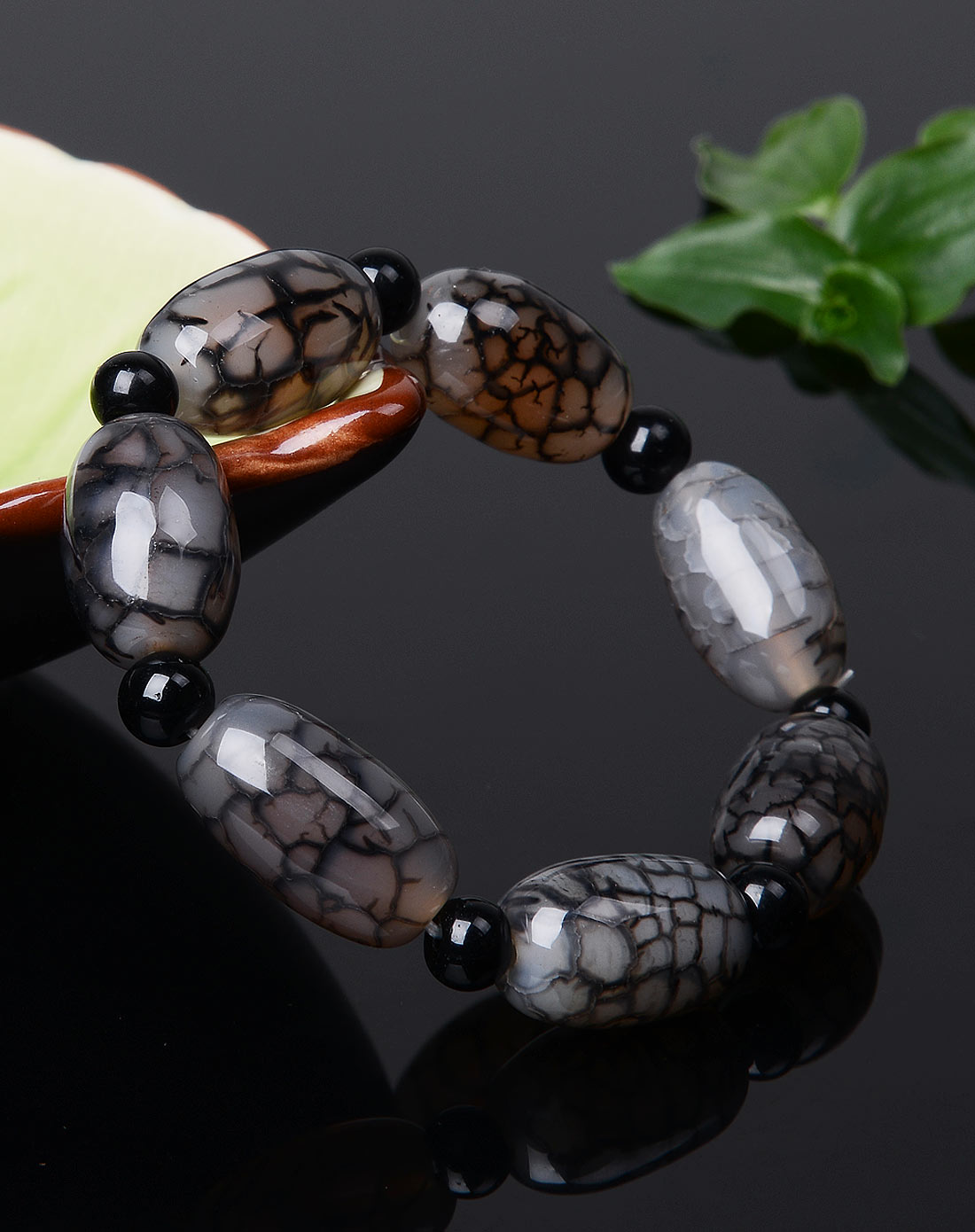 精品黑龙纹玛瑙手串(附证书)