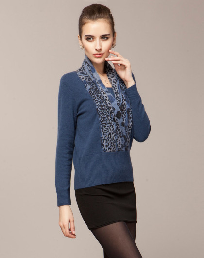 100%山羊绒深灰兰v叠领印花女套衫