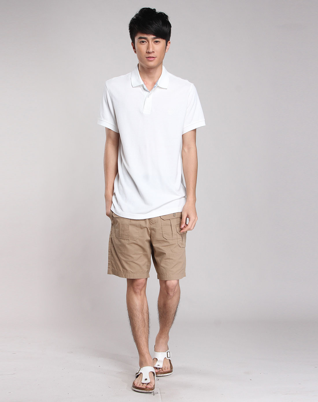 米白色时尚翻领短袖t恤