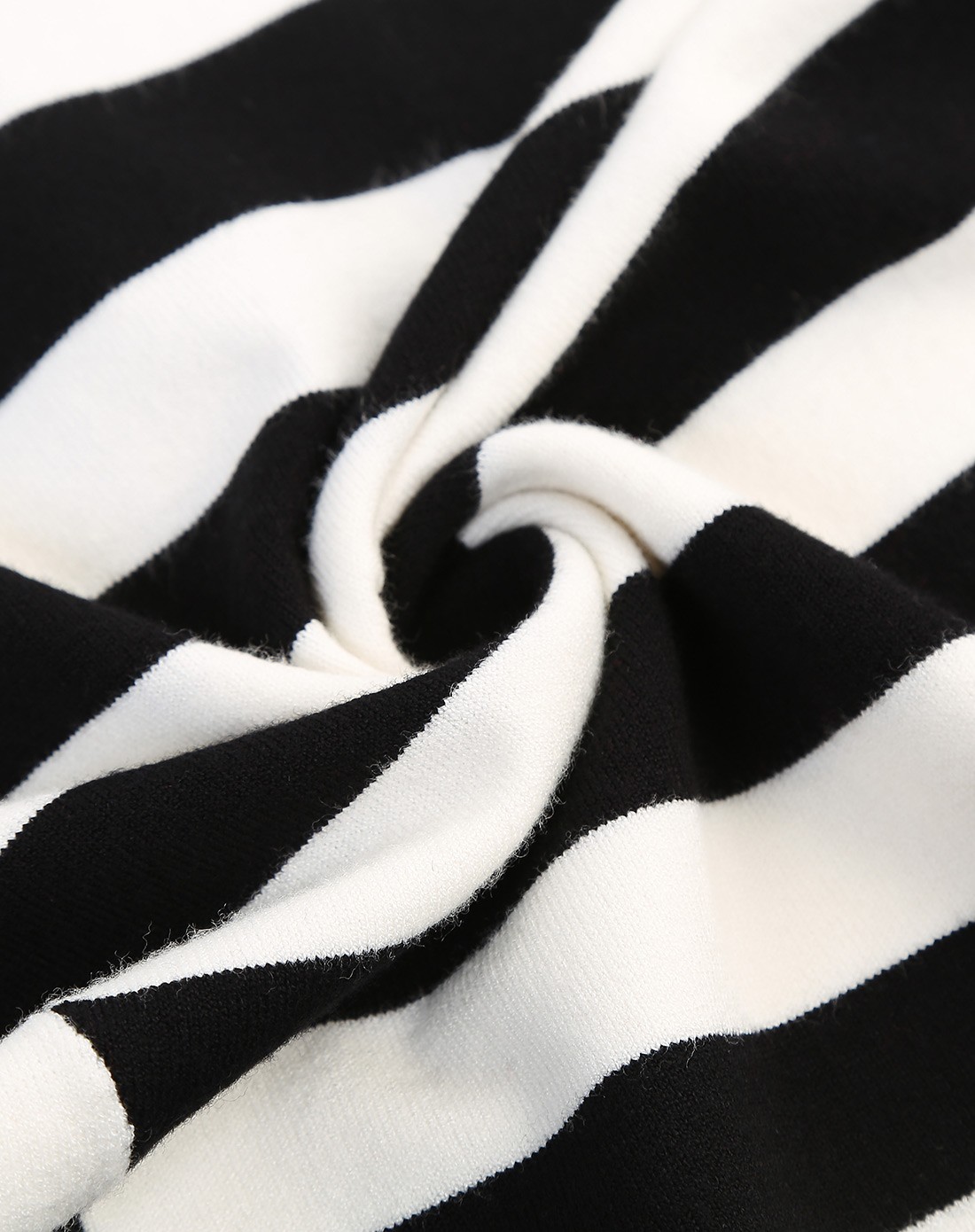 黑白绿长袖巴巴拉针织衫