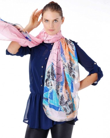 女款粉蓝色时尚休闲印花围巾