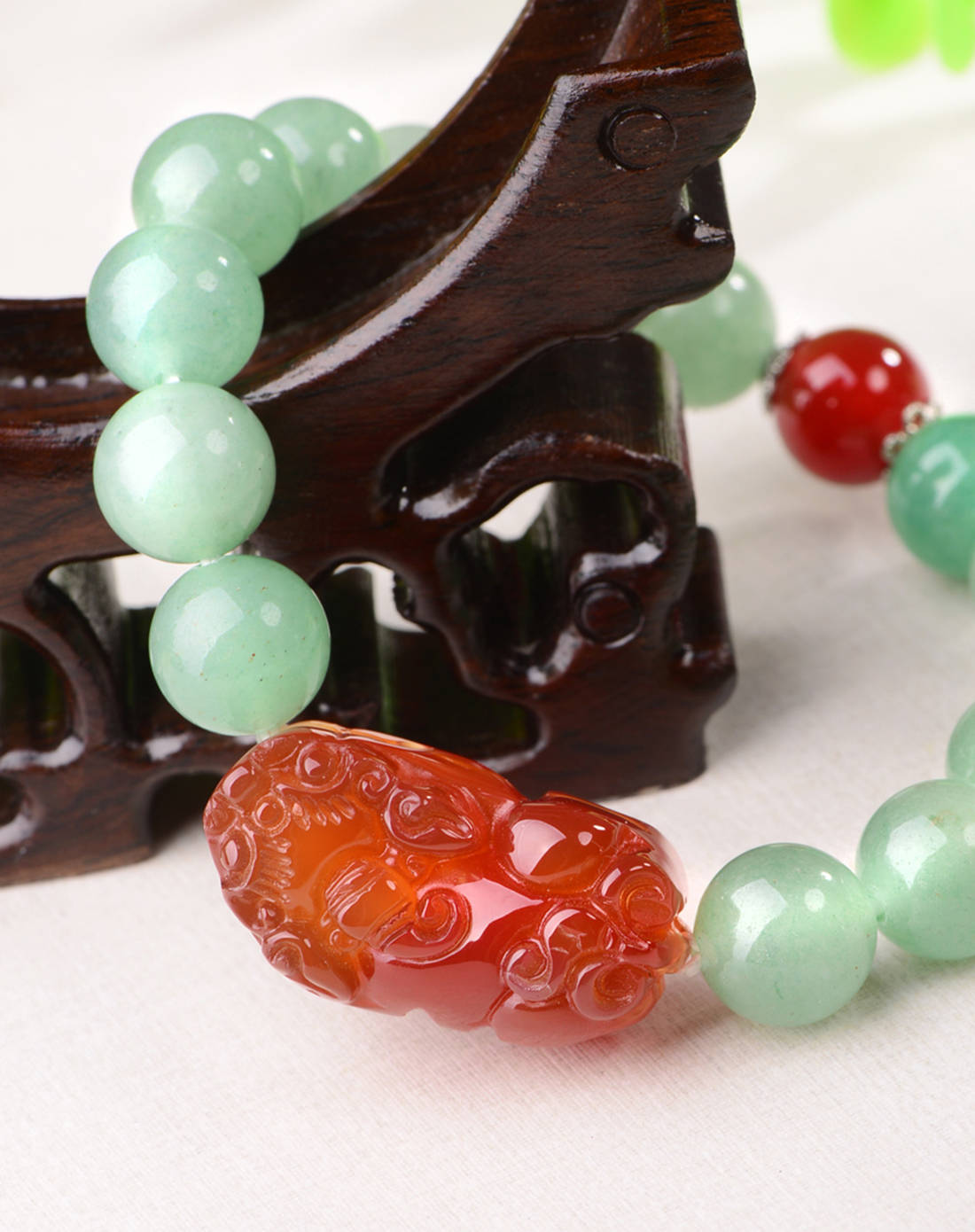 东陵玉加红玛瑙貔貅单圈手链附证书