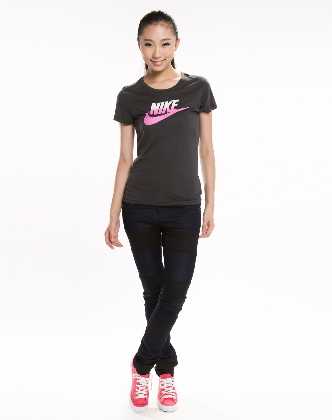 耐克nike女士专场-女款黑灰色运动休闲系列短袖t恤
