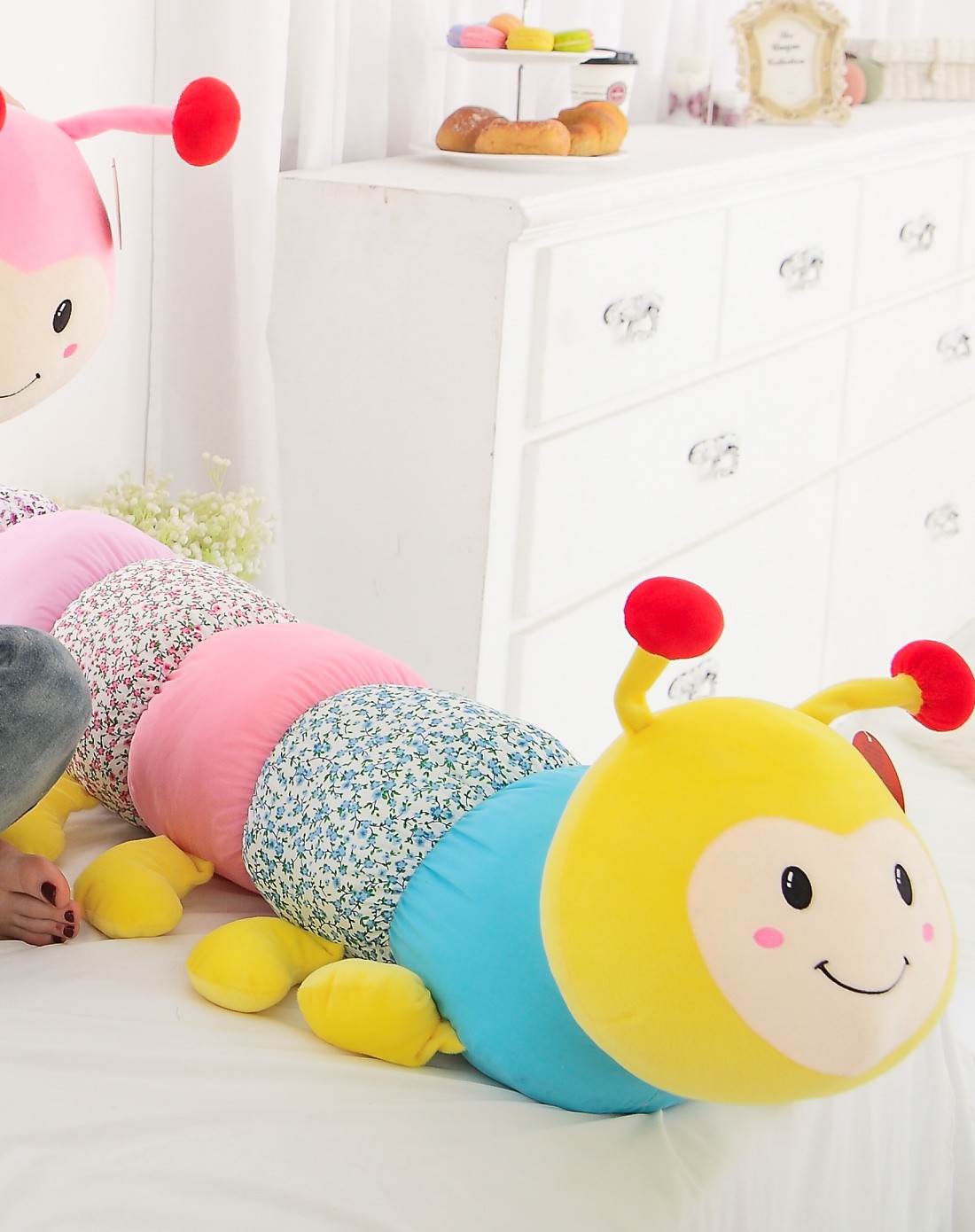 黄色可爱卡通毛毛虫公仔