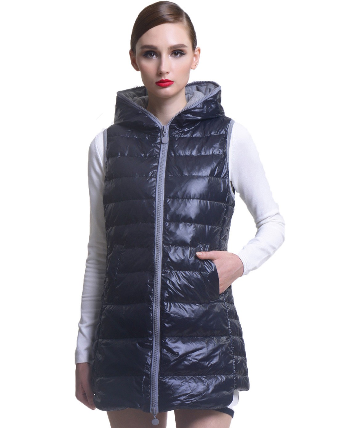 黑色时尚修身无袖羽绒服