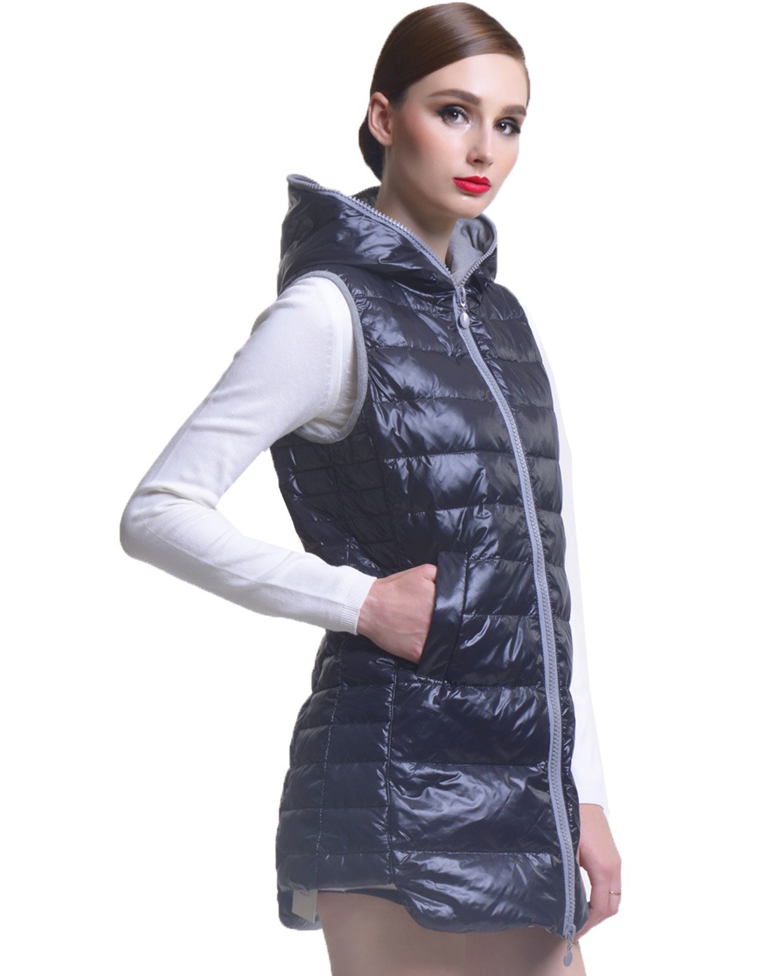 黑色时尚修身无袖羽绒服