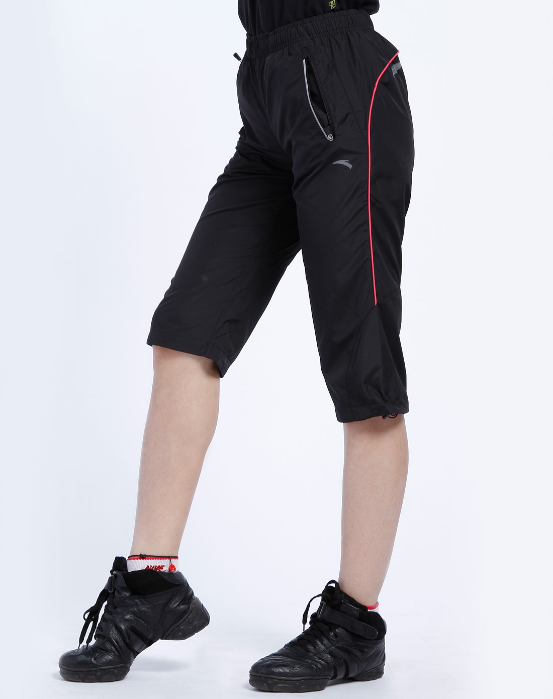 女款黑色运动七分裤