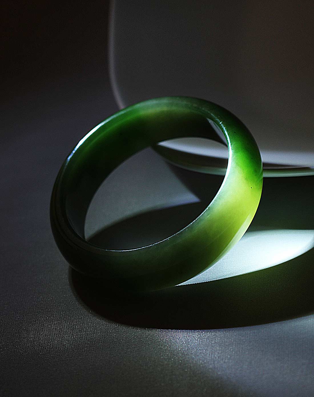 精品老坑料碧玉手镯内径59mm国家权威认证