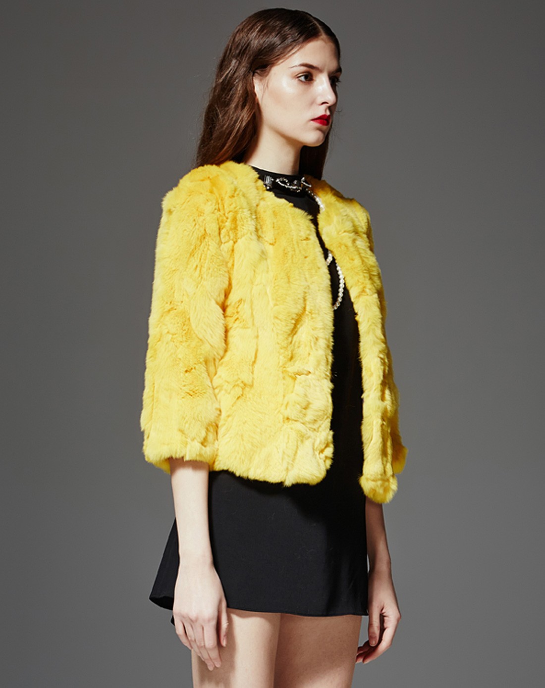 女款鹅黄色兔毛皮草