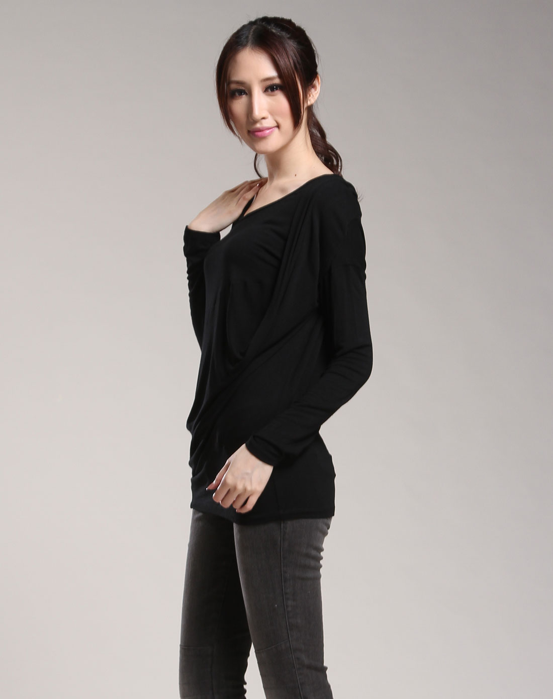 黑色休闲简约长袖t恤