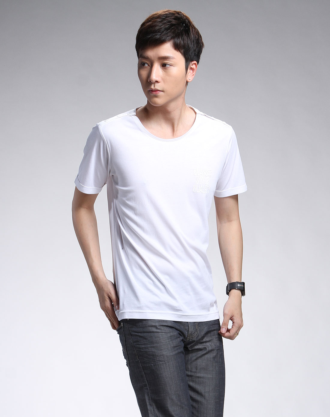 男款白色圆领短袖t恤