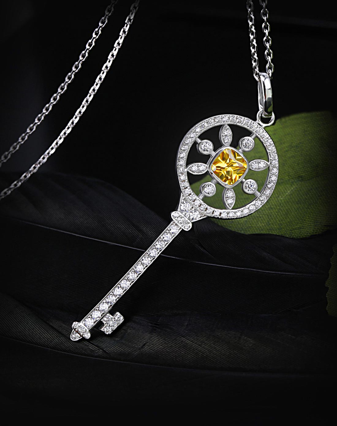 s925银镶嵌施华洛世奇黄宝石钥匙经典优雅项链