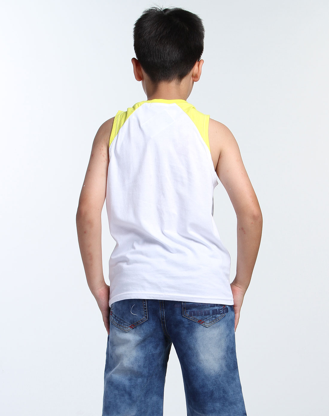 男童本白背心
