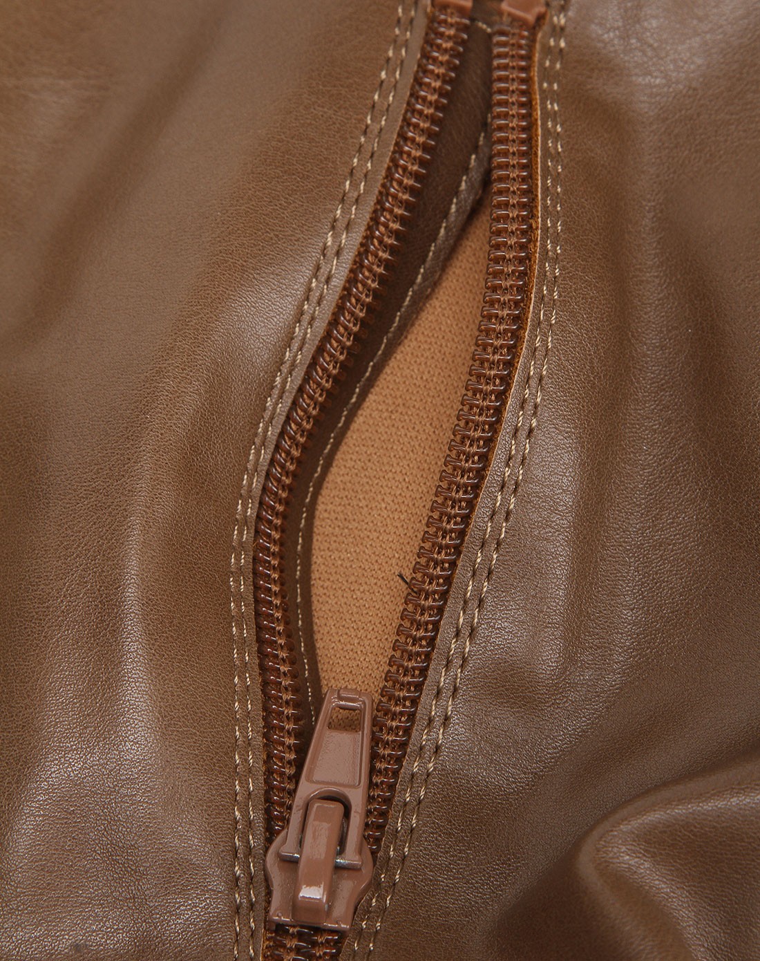 棕色铆钉条带扣饰休闲低跟中靴