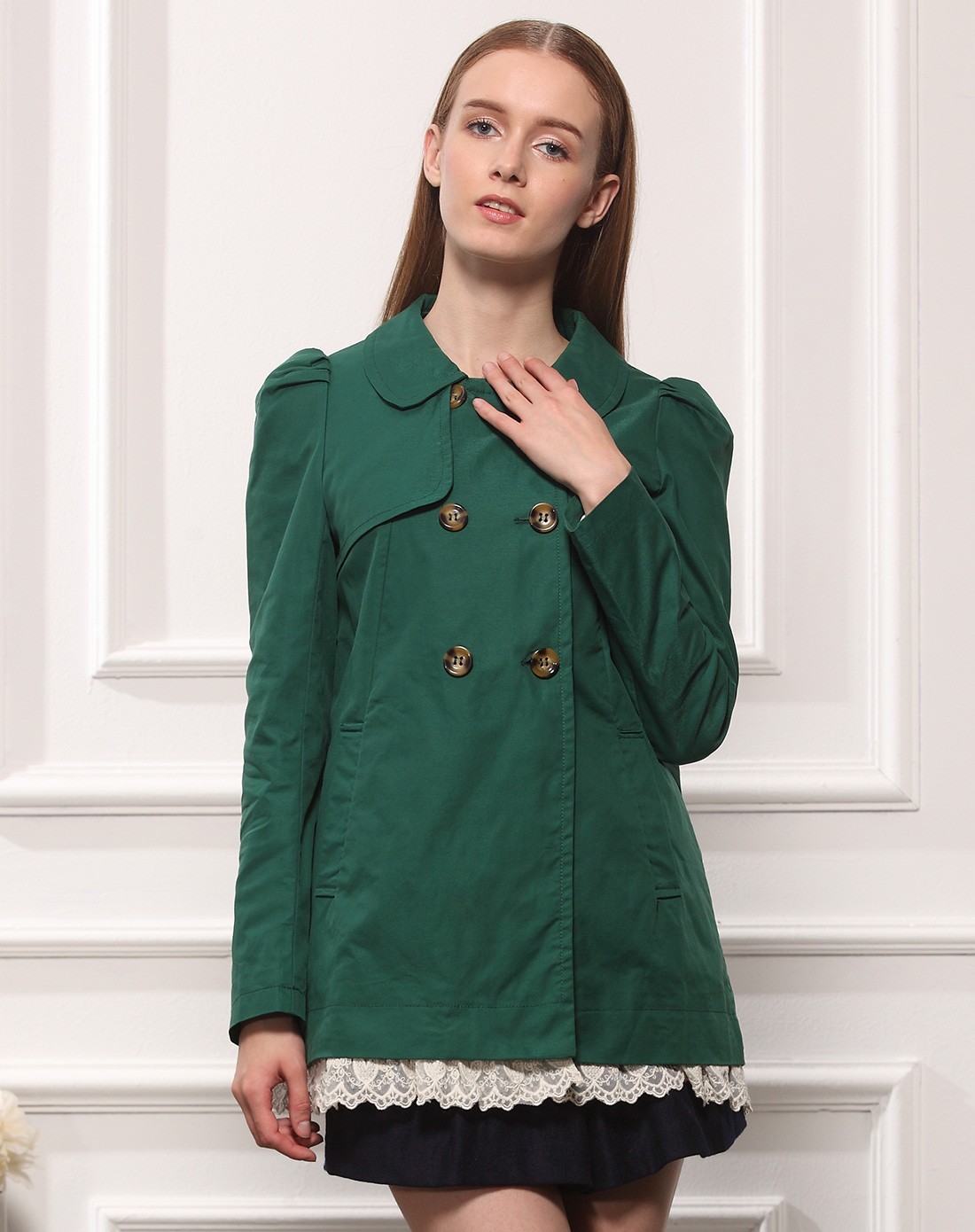 女墨绿风衣