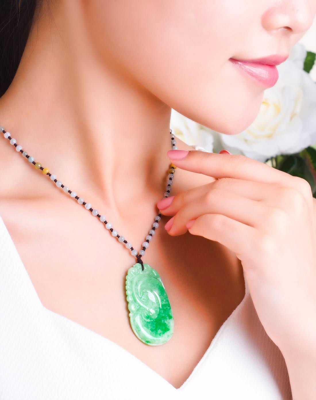 豆种飘翠俏色如意天然a货翡翠挂件(附国检证书)