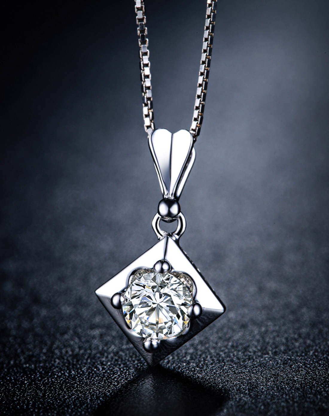 伟德bv1946官网-这位人人追捧的珠宝大师其实一直不在“主流”里