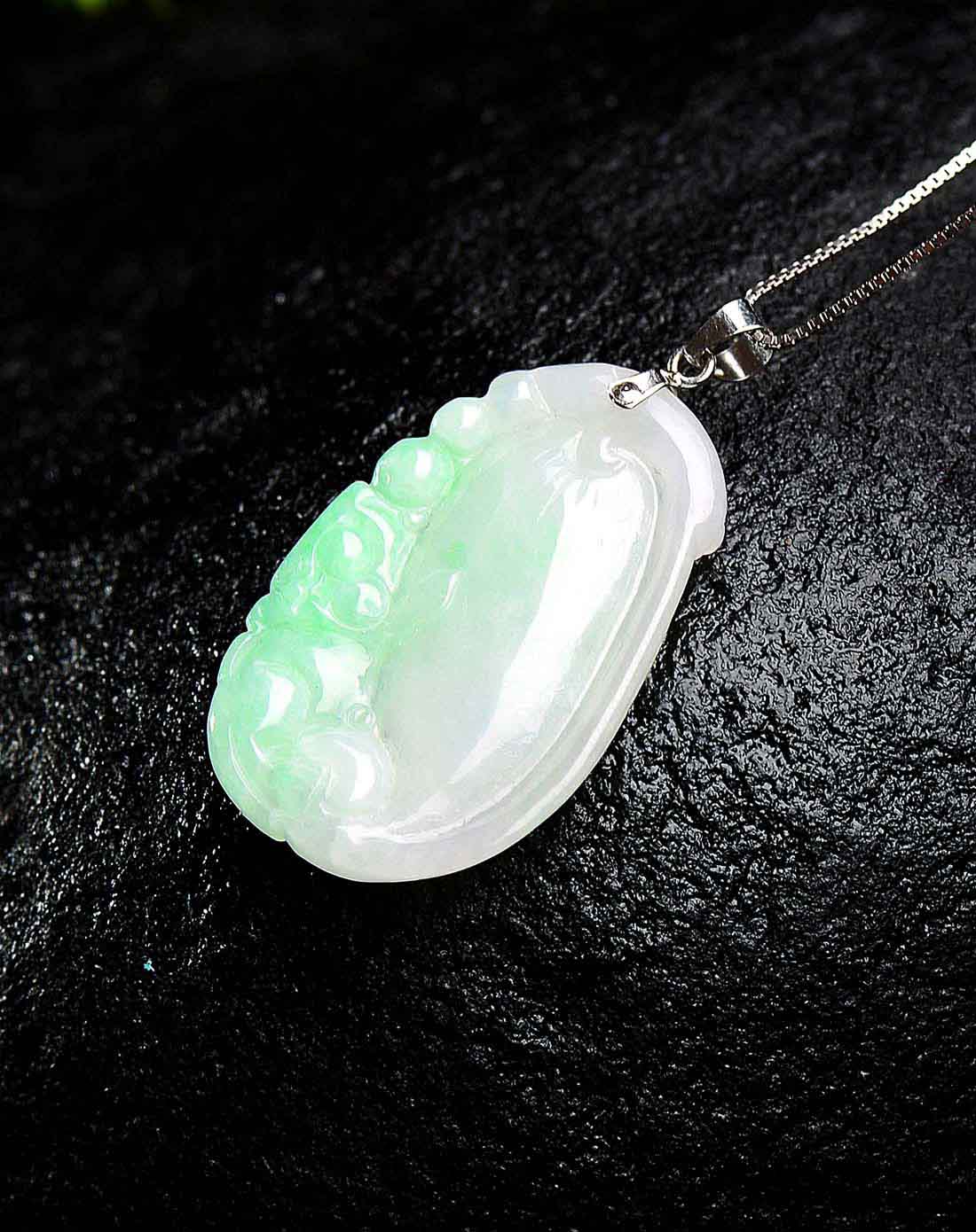 天然a货翡翠俏色如意吊坠