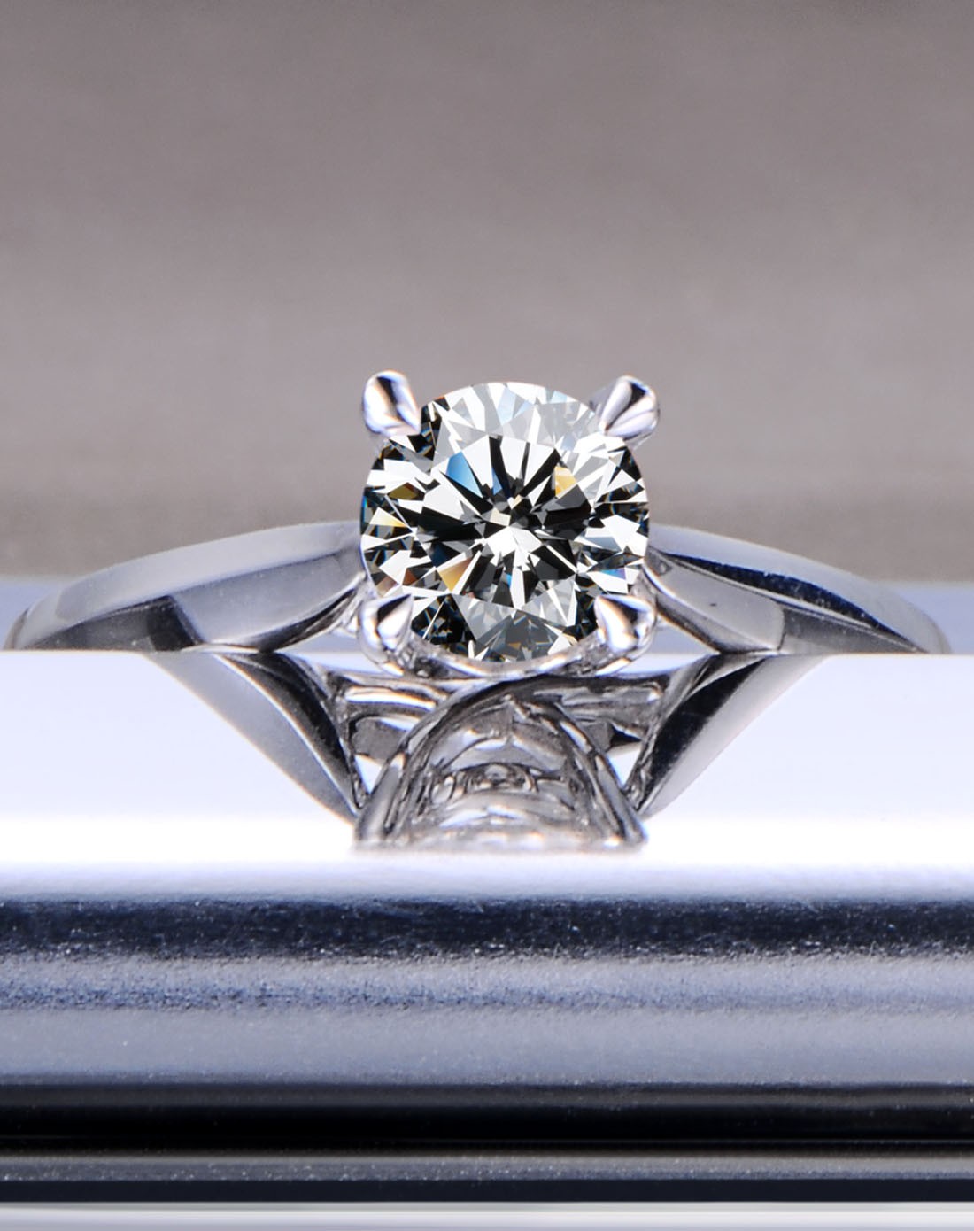 经典四爪白18k金40.5分钻石女戒