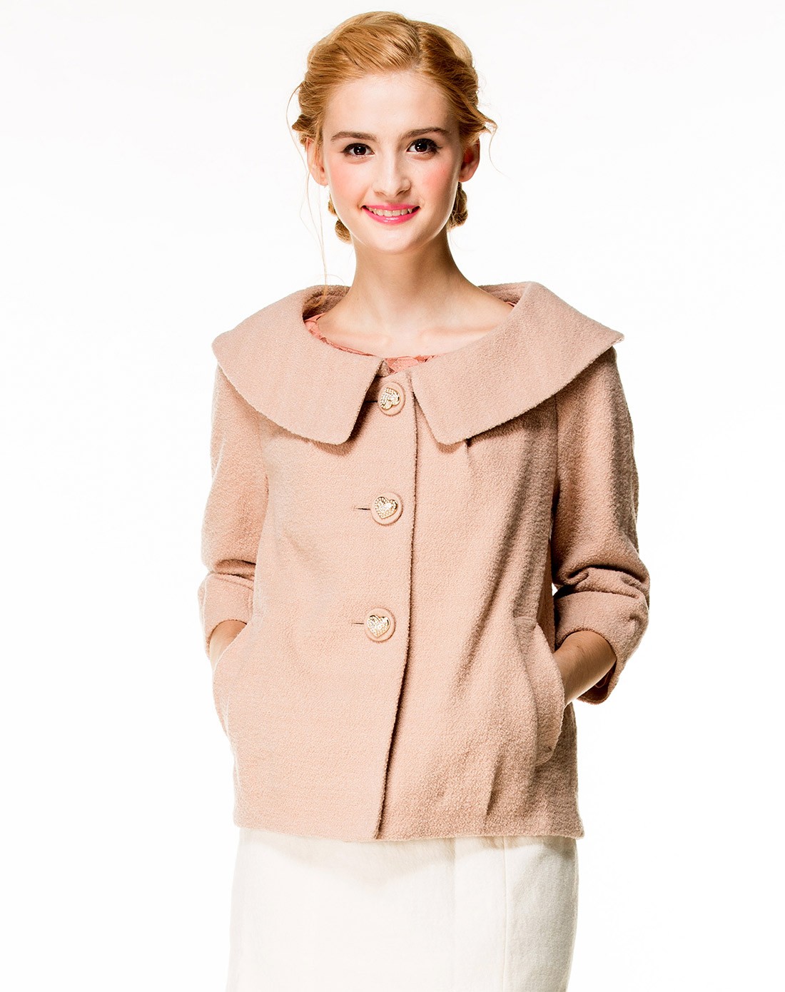 奶咖色心形纽扣娃娃装中袖大衣