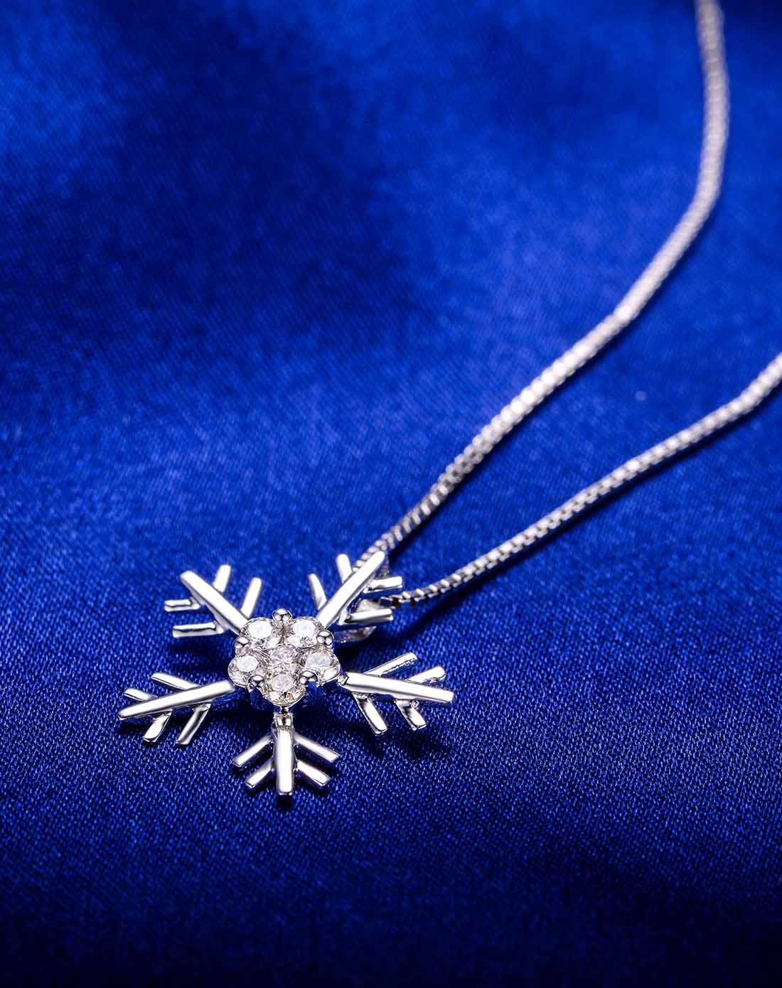 佐卡伊zocai珠宝专场-白18k金钻石吊坠-雪花(送链)