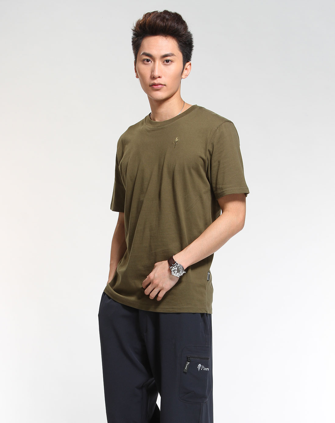 男款橄榄色纯棉休闲t恤