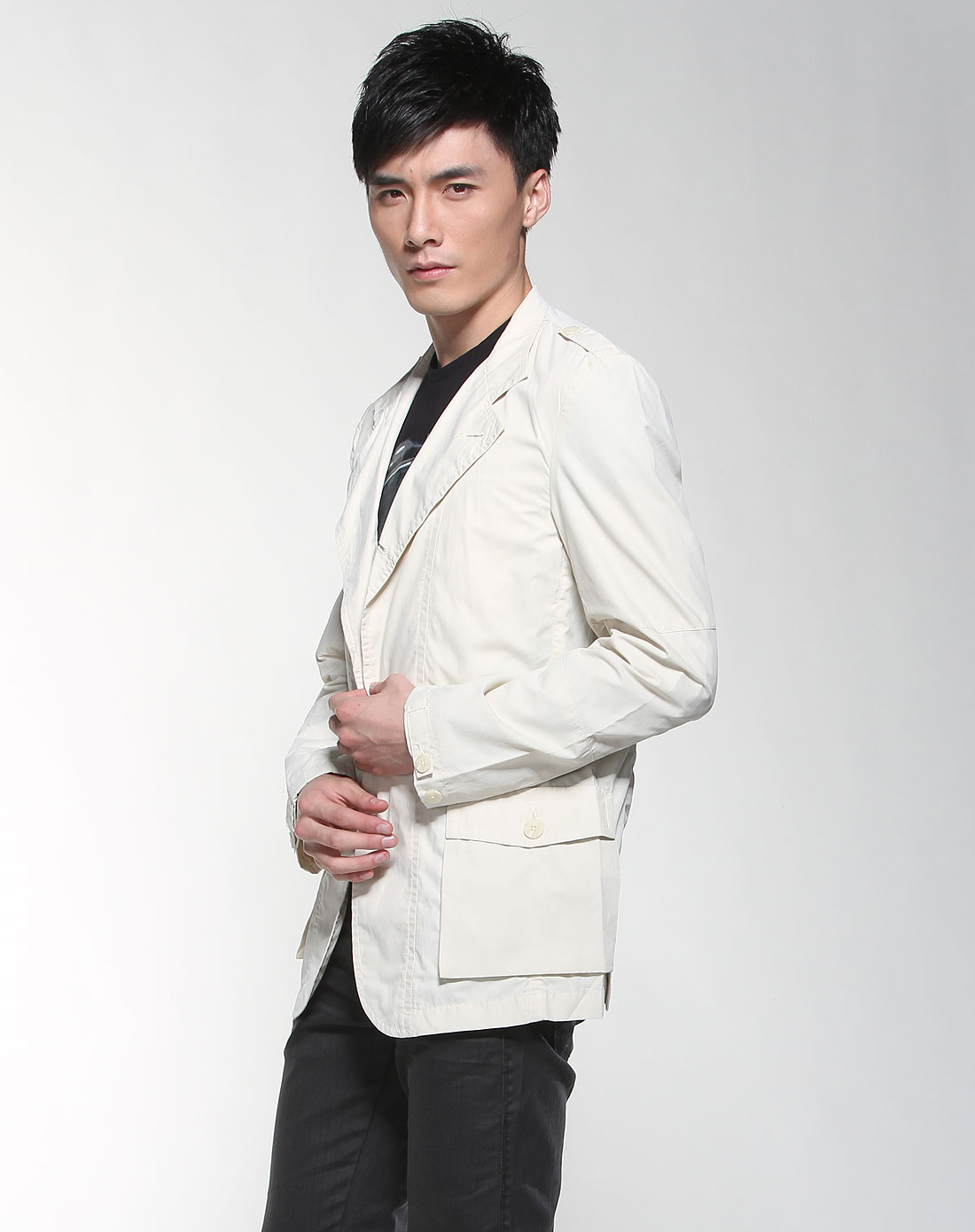 米白色时尚长袖西装外套