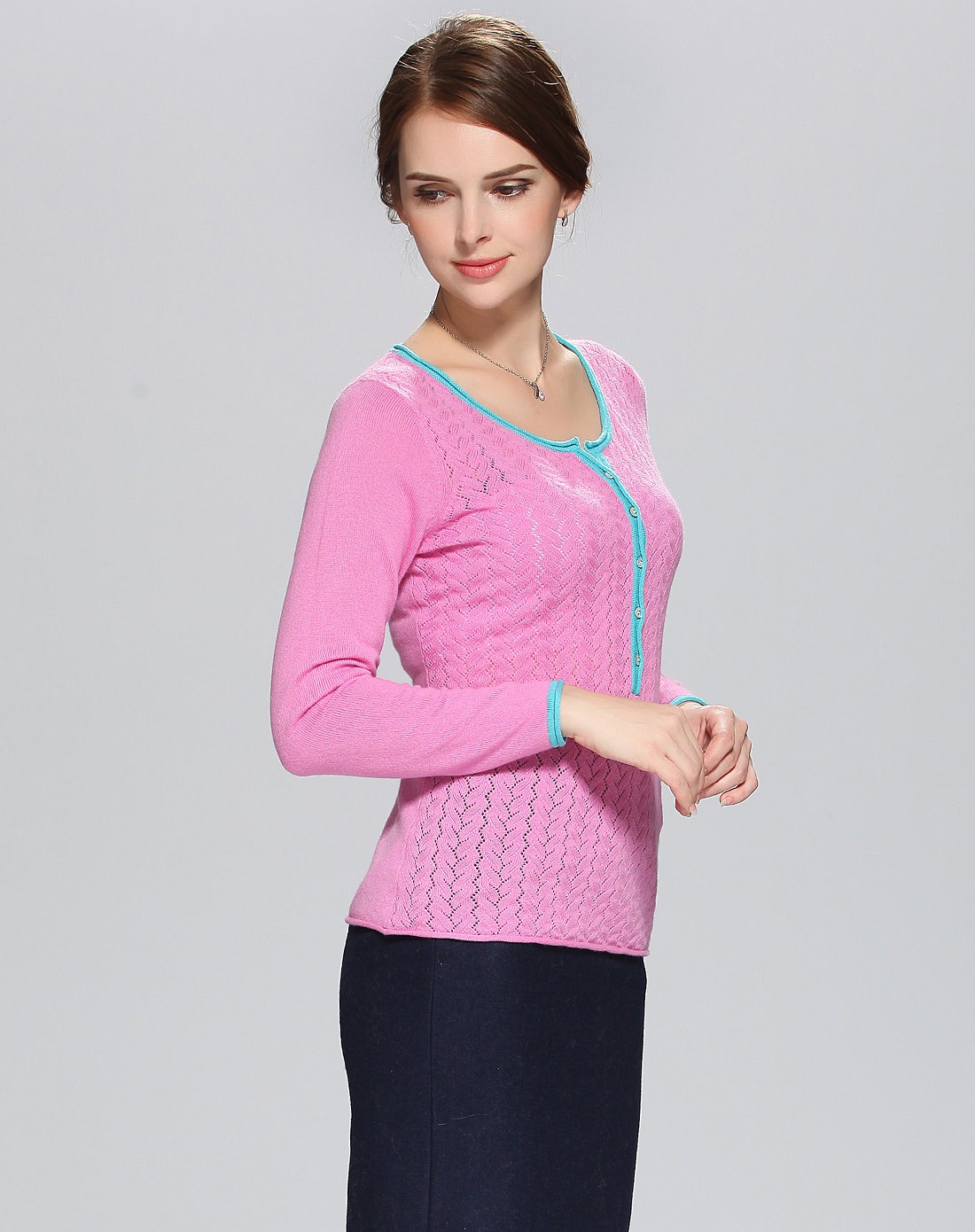 玫红色唯美简洁长袖100%山羊绒衫