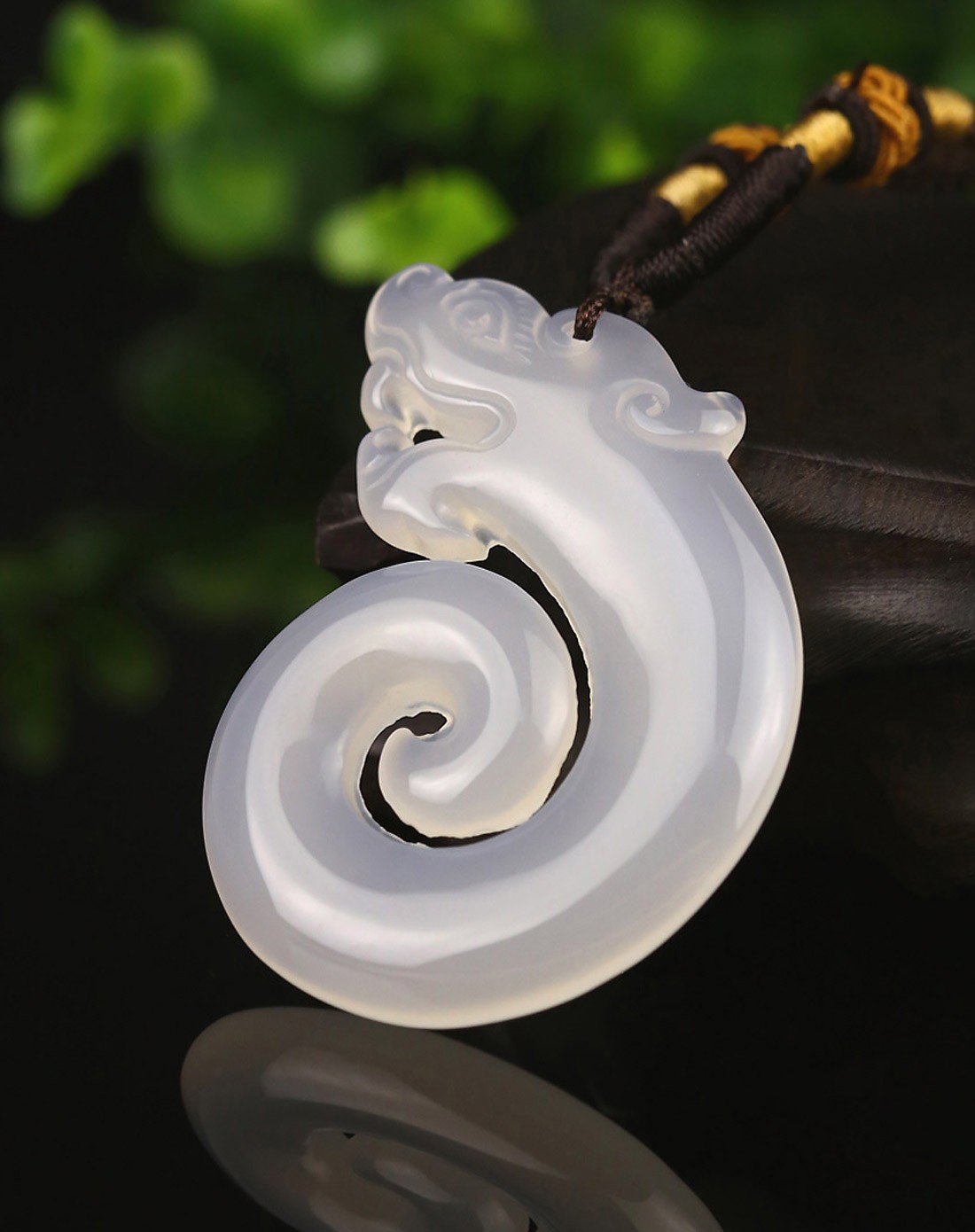 天然玉髓龙形玉佩形吊坠圆附证书