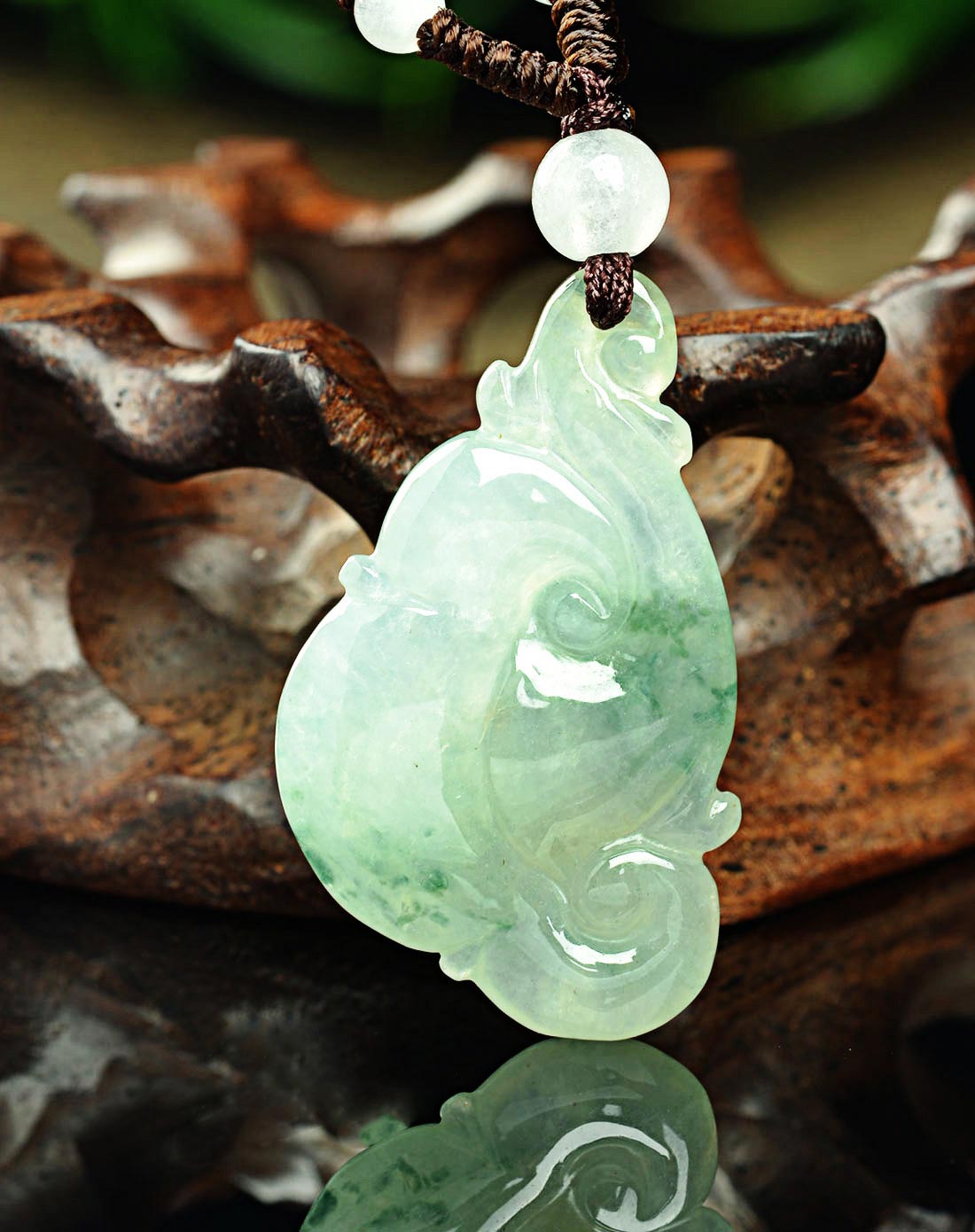 紫气东来玉器专场-天然精致通透飘蓝花万事如意翡翠吊坠(国家权威鉴定