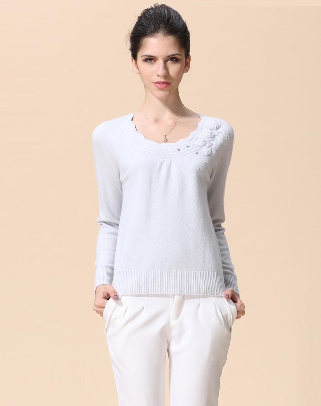 100%山羊绒大圆领挑花水钻女套衫