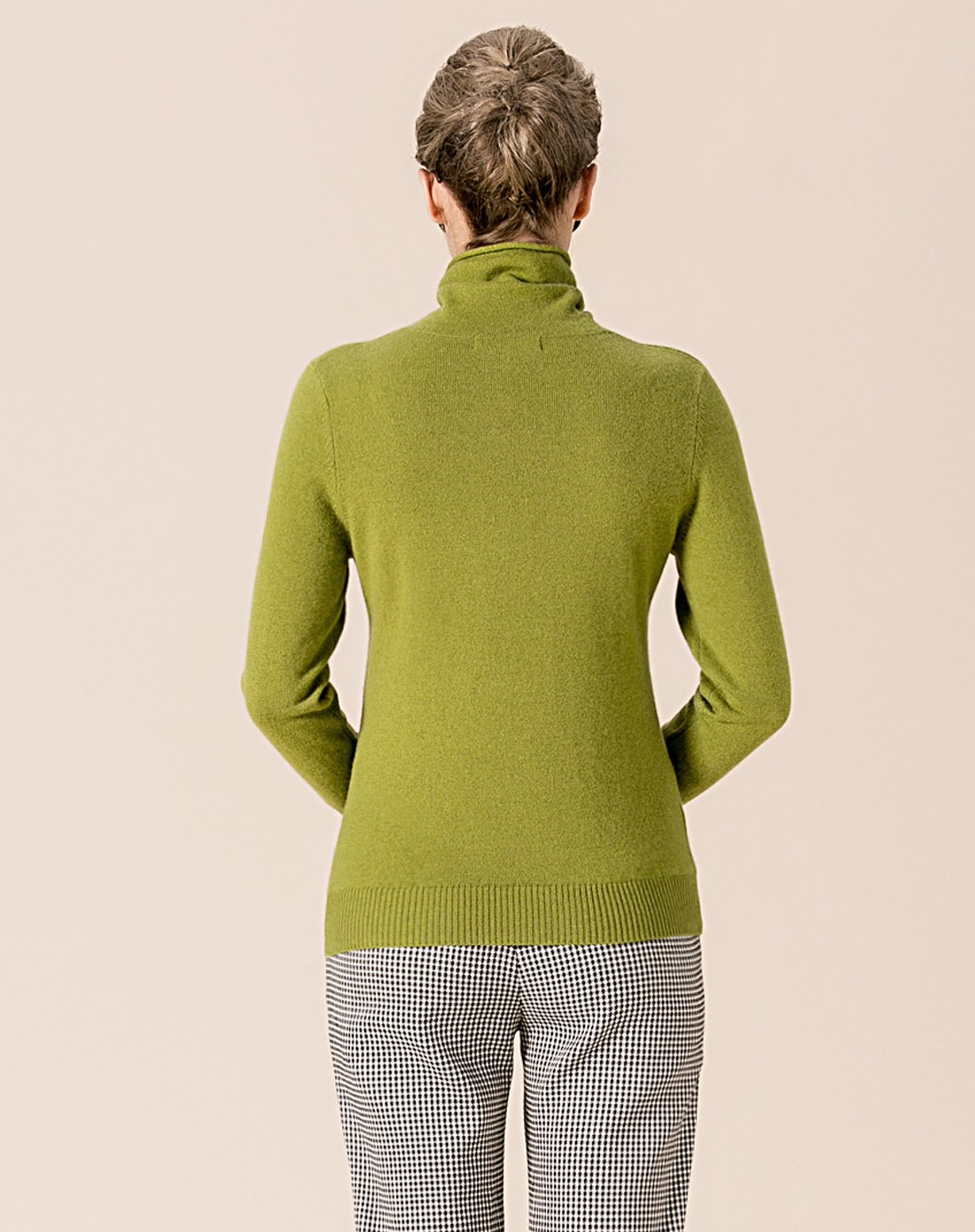 秋香绿自由领羊绒女套衫