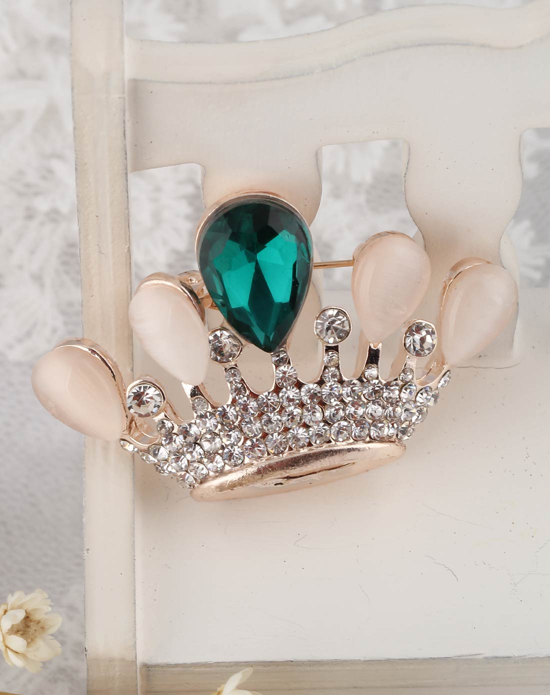 质感绿宝石皇冠胸针