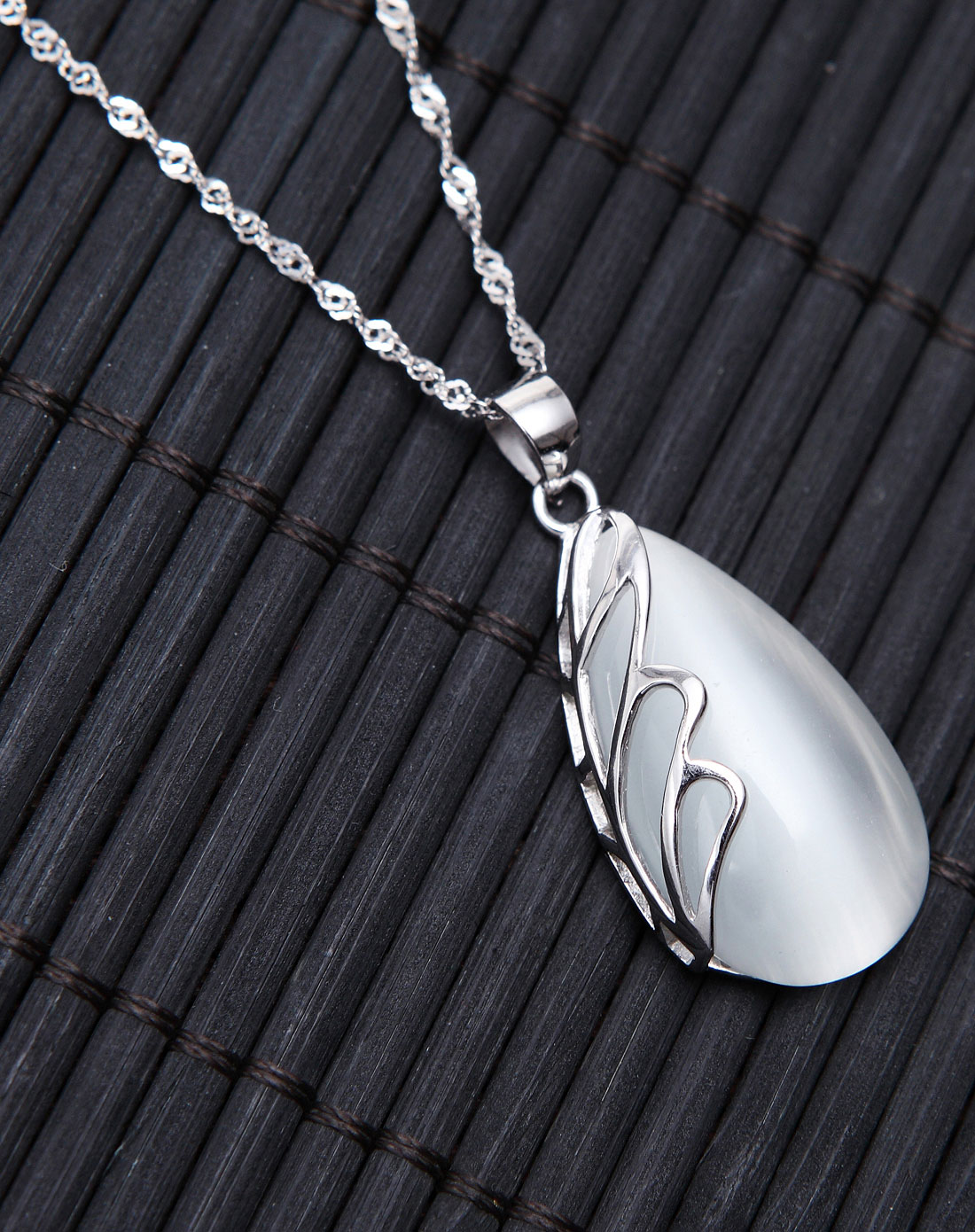 白色s925银猫眼石吊坠--幸福美满