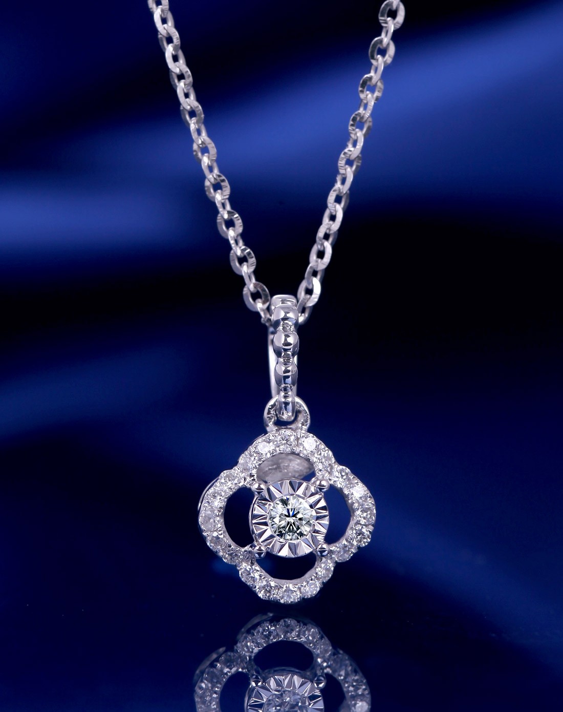 每克拉美珠宝专场-18k金钻石吊坠-20颗精致守护幸运草