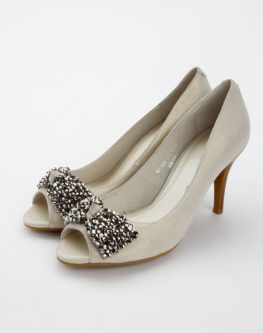 银白色时尚高跟鞋