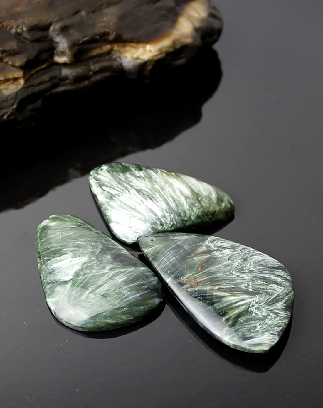 中性绿色3a级天然绿龙晶吊坠随形m