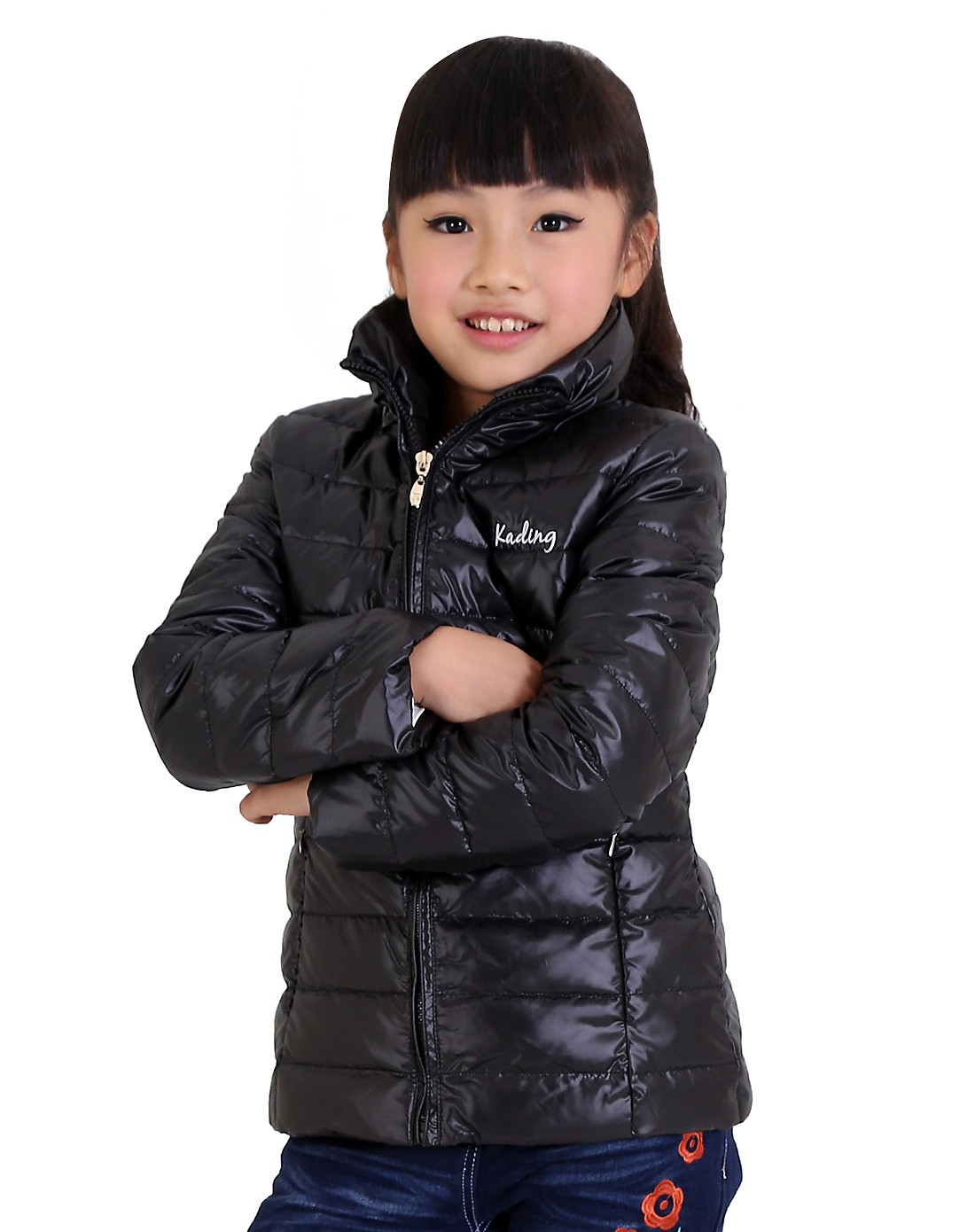 女童黑色羽绒服