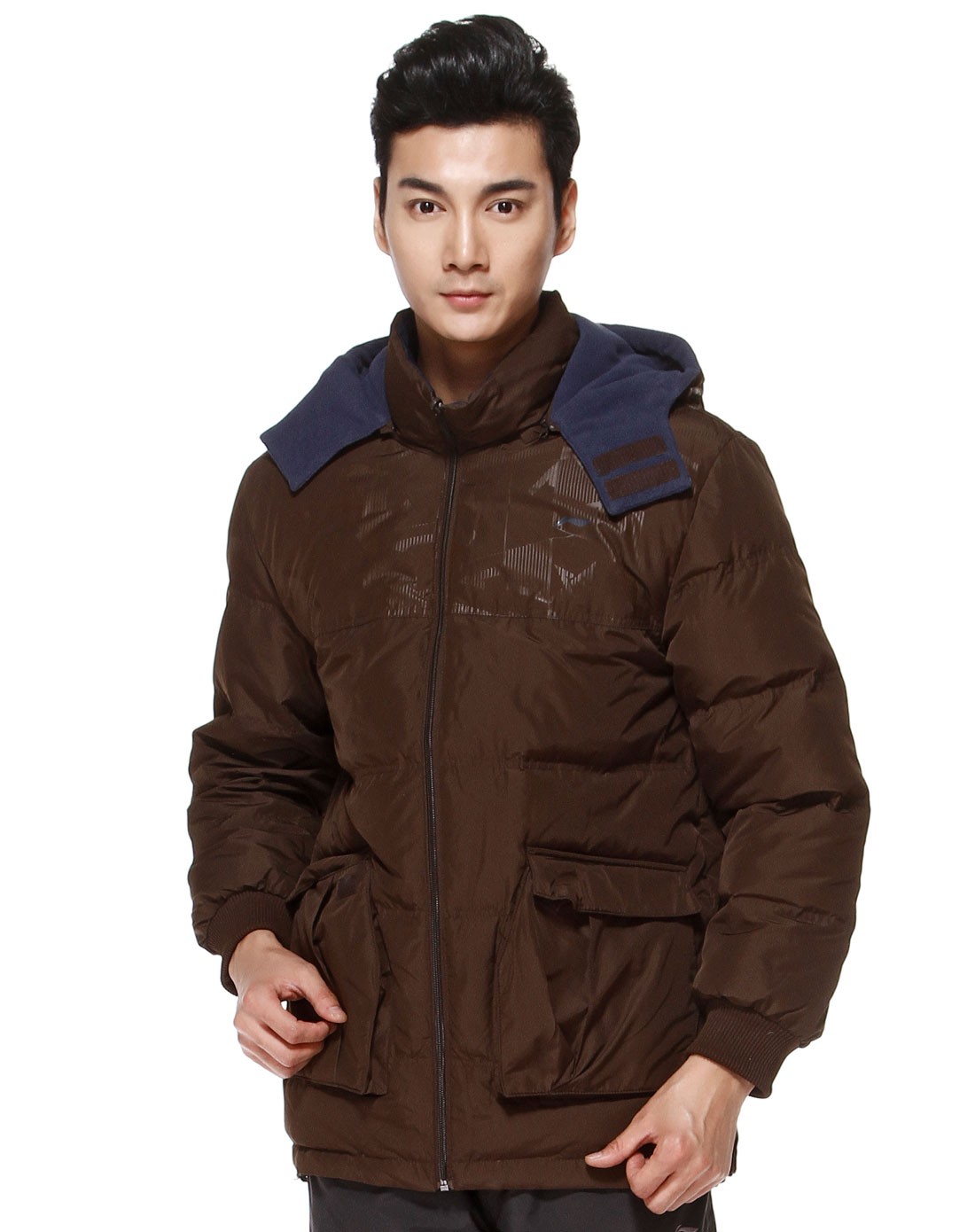 男款深褐色连帽长袖羽绒服 保暖时尚