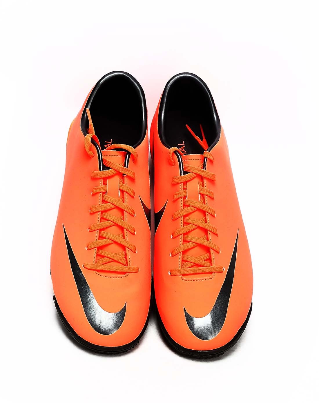 男款亮橙色足球鞋