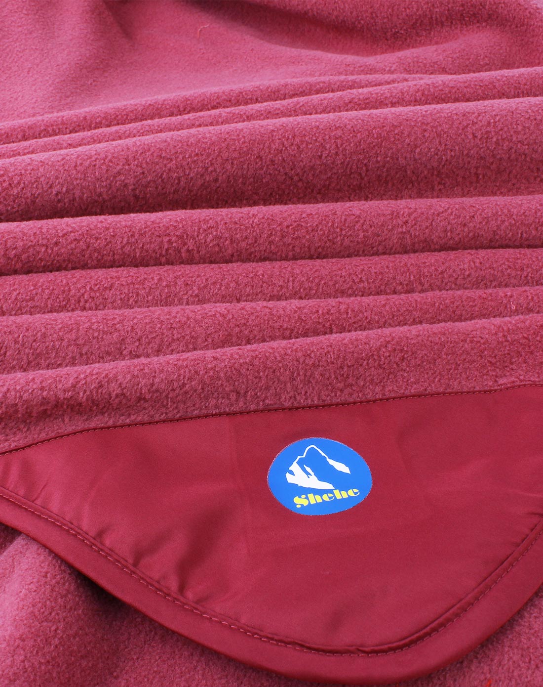 中性款深洋红色300克正方毛绒保暖毯