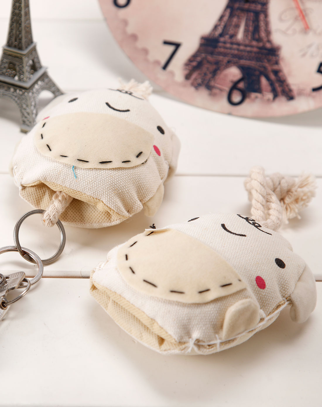 > 米色卡通小熊手工布艺抽拉式钥匙扣2个装
