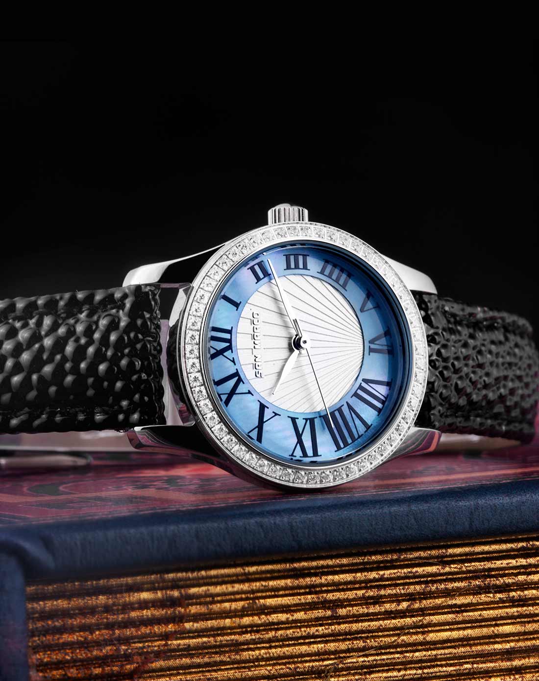 2014网络新款 镶石蓝色贝母表盘大三针时尚女表