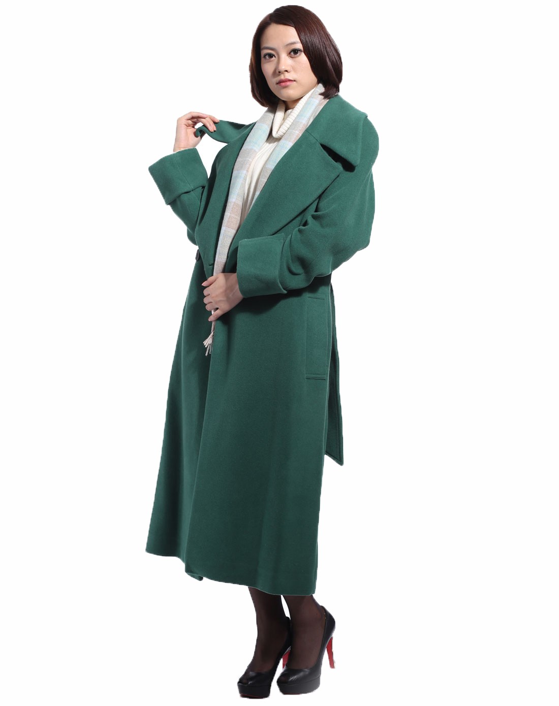 女绿色翻领插肩袖长大衣