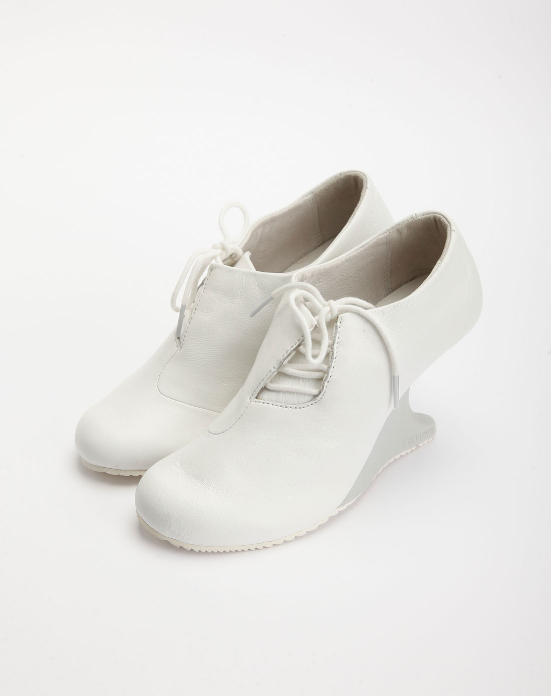 女款白色时尚高跟鞋