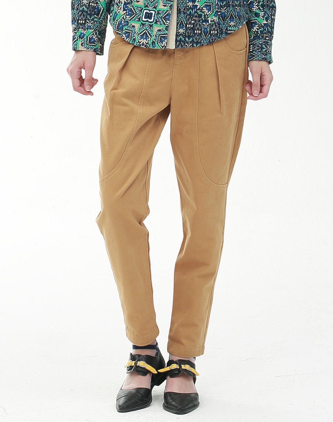 花中草 沙黄裤子