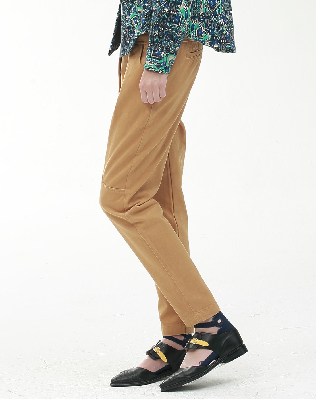 花中草 沙黄裤子