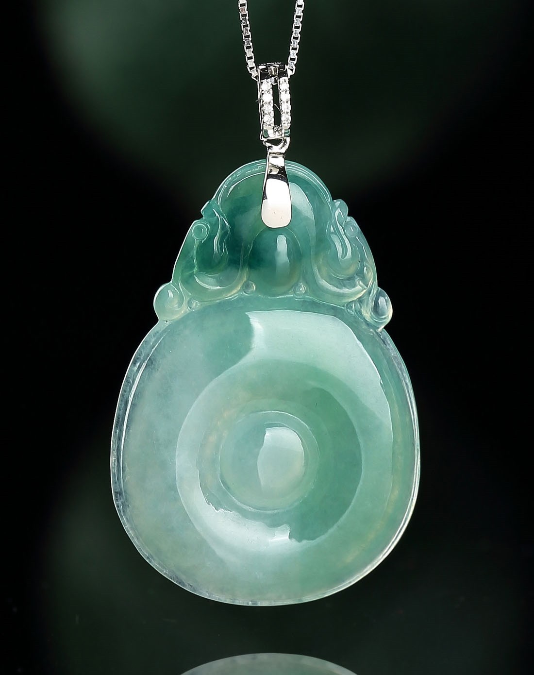 精雕天然a货翡翠18k金钻石镶嵌冰糯种绿福在眼前吊坠(附权威鉴定证书)